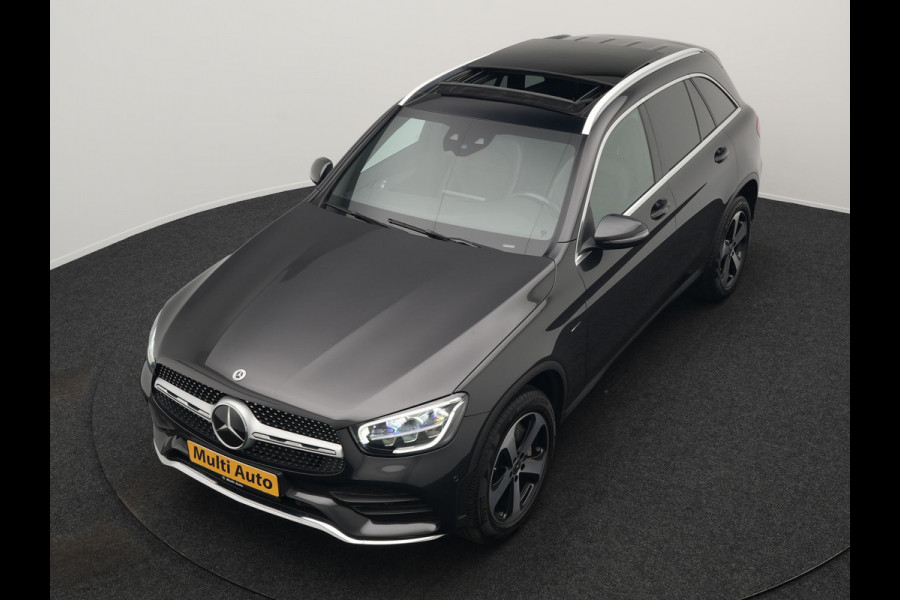 Mercedes-Benz GLC 300e 4MATIC AMG 320pk PHEV | Trekhaak Af Fabriek | Panodak | Adaptive Cruise | Camera | Alcantara Sportstoelen Memory & Verwarmd | Sfeerverlichting | Apple Carplay | Blis | Navigatie | DAB |