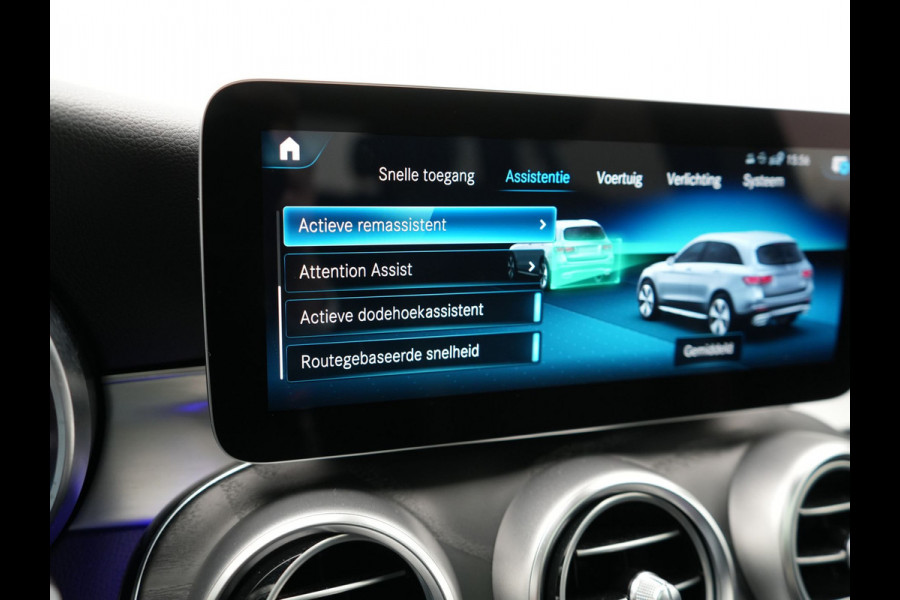 Mercedes-Benz GLC 300e 4MATIC AMG 320pk PHEV | Trekhaak Af Fabriek | Panodak | Adaptive Cruise | Camera | Alcantara Sportstoelen Memory & Verwarmd | Sfeerverlichting | Apple Carplay | Blis | Navigatie | DAB |