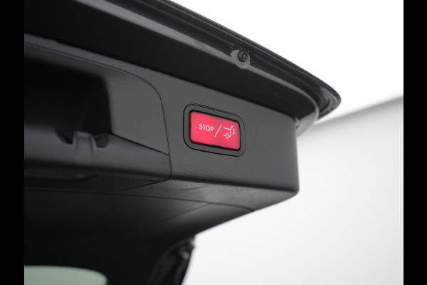 Mercedes-Benz GLC 300e 4MATIC AMG 320pk PHEV | Trekhaak Af Fabriek | Panodak | Adaptive Cruise | Camera | Alcantara Sportstoelen Memory & Verwarmd | Sfeerverlichting | Apple Carplay | Blis | Navigatie | DAB |