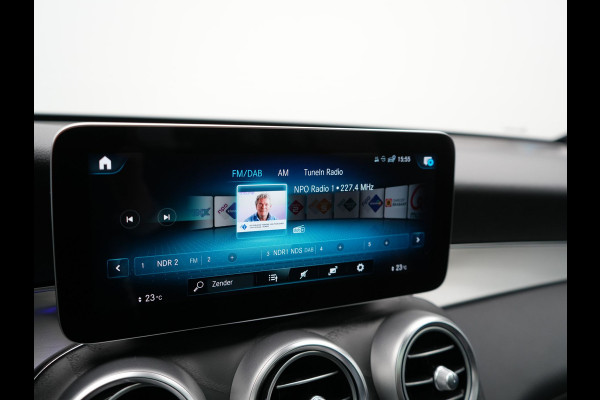 Mercedes-Benz GLC 300e 4MATIC AMG 320pk PHEV | Trekhaak Af Fabriek | Panodak | Adaptive Cruise | Camera | Alcantara Sportstoelen Memory & Verwarmd | Sfeerverlichting | Apple Carplay | Blis | Navigatie | DAB |