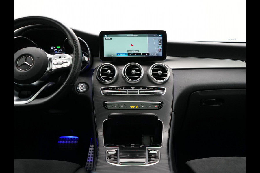 Mercedes-Benz GLC 300e 4MATIC AMG 320pk PHEV | Trekhaak Af Fabriek | Panodak | Adaptive Cruise | Camera | Alcantara Sportstoelen Memory & Verwarmd | Sfeerverlichting | Apple Carplay | Blis | Navigatie | DAB |