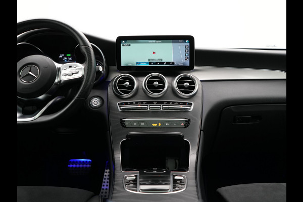 Mercedes-Benz GLC 300e 4MATIC AMG 320pk PHEV | Trekhaak Af Fabriek | Panodak | Adaptive Cruise | Camera | Alcantara Sportstoelen Memory & Verwarmd | Sfeerverlichting | Apple Carplay | Blis | Navigatie | DAB |