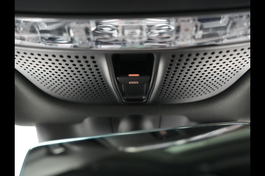 Mercedes-Benz GLC 300e 4MATIC AMG 320pk PHEV | Trekhaak Af Fabriek | Panodak | Adaptive Cruise | Camera | Alcantara Sportstoelen Memory & Verwarmd | Sfeerverlichting | Apple Carplay | Blis | Navigatie | DAB |