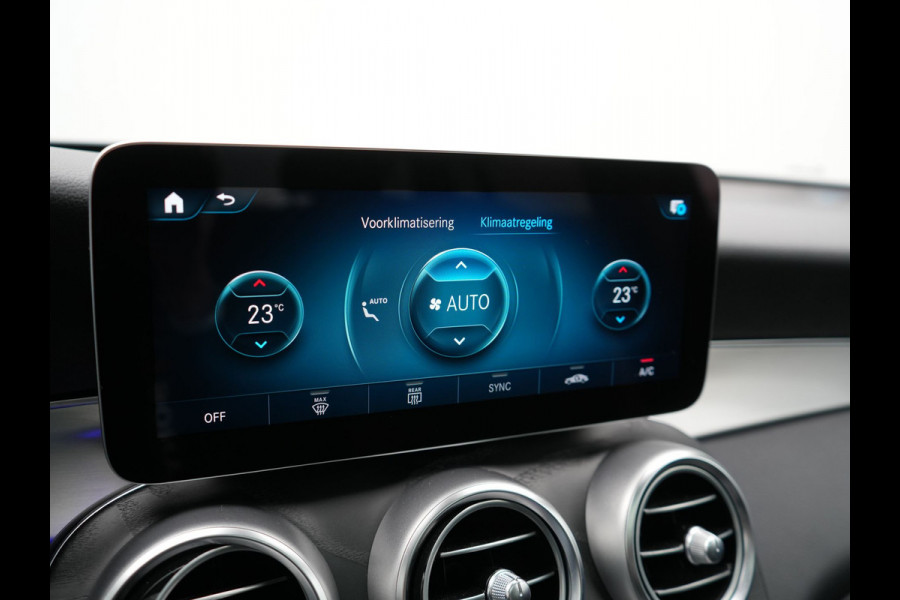 Mercedes-Benz GLC 300e 4MATIC AMG 320pk PHEV | Trekhaak Af Fabriek | Panodak | Adaptive Cruise | Camera | Alcantara Sportstoelen Memory & Verwarmd | Sfeerverlichting | Apple Carplay | Blis | Navigatie | DAB |