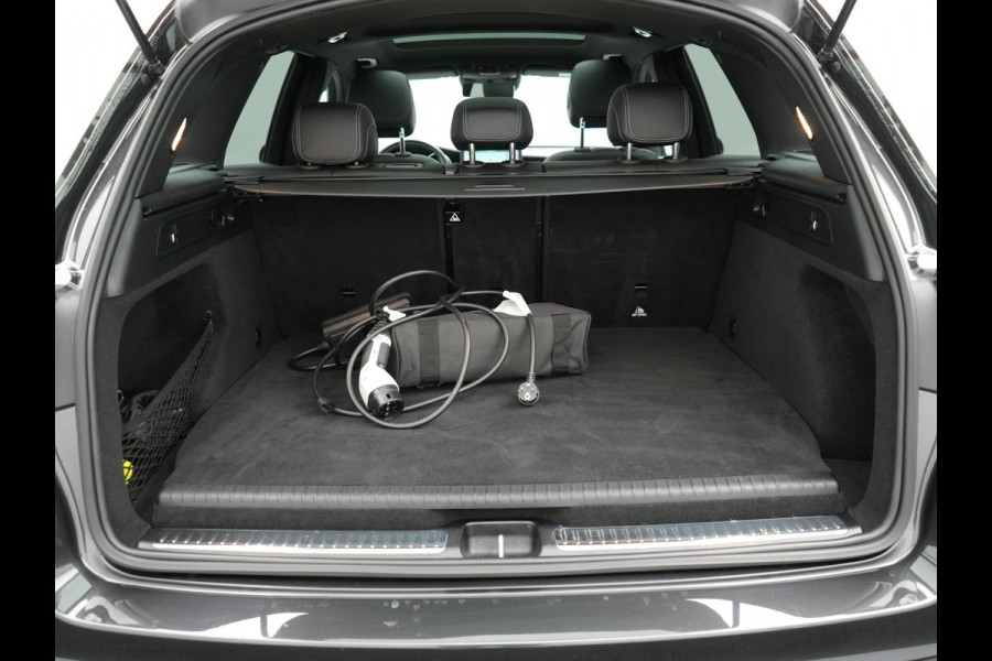 Mercedes-Benz GLC 300e 4MATIC AMG 320pk PHEV | Trekhaak Af Fabriek | Panodak | Adaptive Cruise | Camera | Alcantara Sportstoelen Memory & Verwarmd | Sfeerverlichting | Apple Carplay | Blis | Navigatie | DAB |