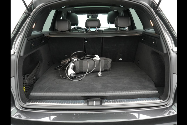 Mercedes-Benz GLC 300e 4MATIC AMG 320pk PHEV | Trekhaak Af Fabriek | Panodak | Adaptive Cruise | Camera | Alcantara Sportstoelen Memory & Verwarmd | Sfeerverlichting | Apple Carplay | Blis | Navigatie | DAB |