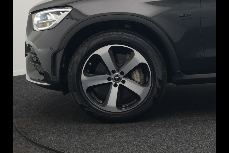 Mercedes-Benz GLC 300e 4MATIC AMG 320pk PHEV | Trekhaak Af Fabriek | Panodak | Adaptive Cruise | Camera | Alcantara Sportstoelen Memory & Verwarmd | Sfeerverlichting | Apple Carplay | Blis | Navigatie | DAB |