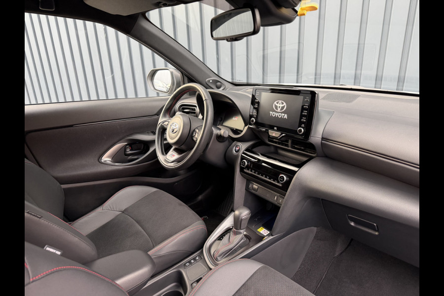 Toyota Yaris Cross 1.5 Hybrid GR Sport | JBL | 360 camera | Elektr. achterklep | Rijklaar!!