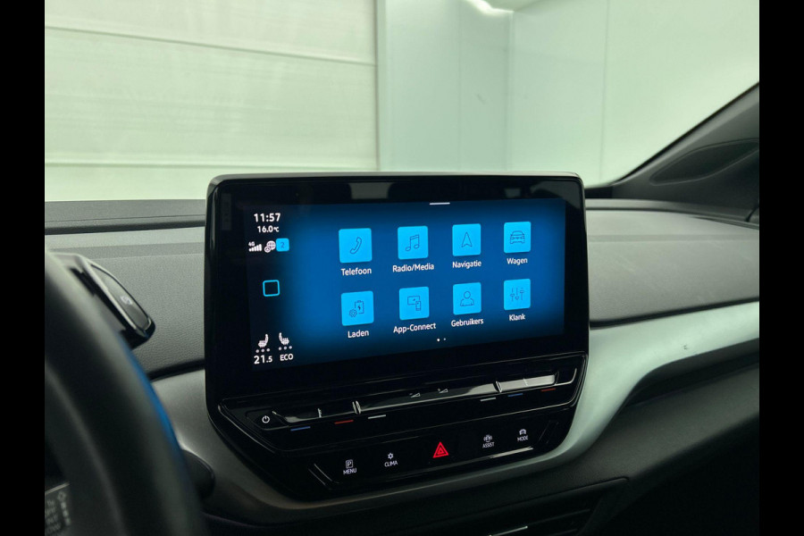 Volkswagen ID.4 Life 77 kWh Auto. Navigatie Apple Carplay/Android Auto Adaptive Cruise Control Parkeersensoren Stoel- en stuurverwarming Full Led Climate Control Lichtmetalen velgen