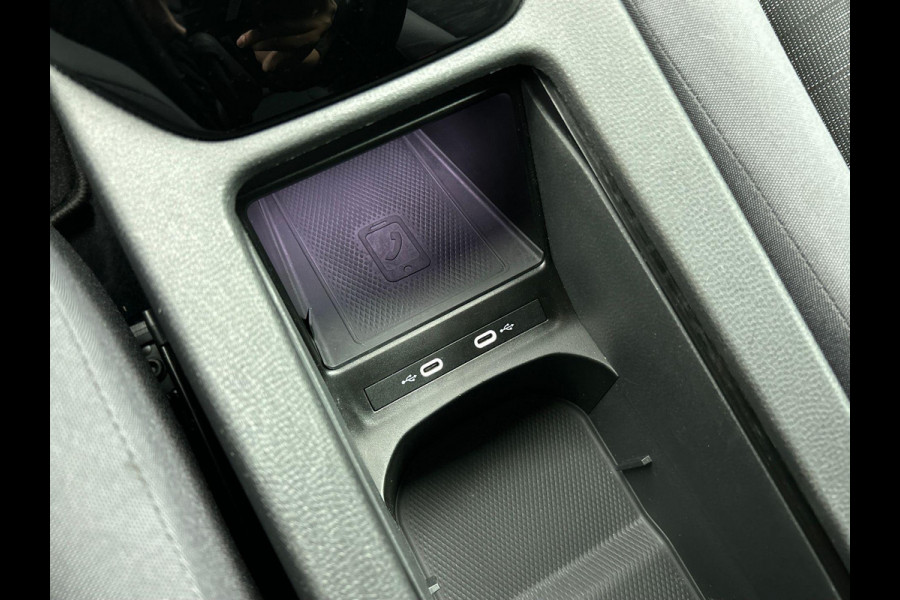 Volkswagen ID.4 Life 77 kWh Auto. Navigatie Apple Carplay/Android Auto Adaptive Cruise Control Parkeersensoren Stoel- en stuurverwarming Full Led Climate Control Lichtmetalen velgen