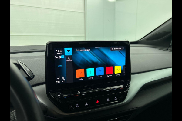 Volkswagen ID.4 Life 77 kWh Auto. Navigatie Apple Carplay/Android Auto Adaptive Cruise Control Parkeersensoren Stoel- en stuurverwarming Full Led Climate Control Lichtmetalen velgen