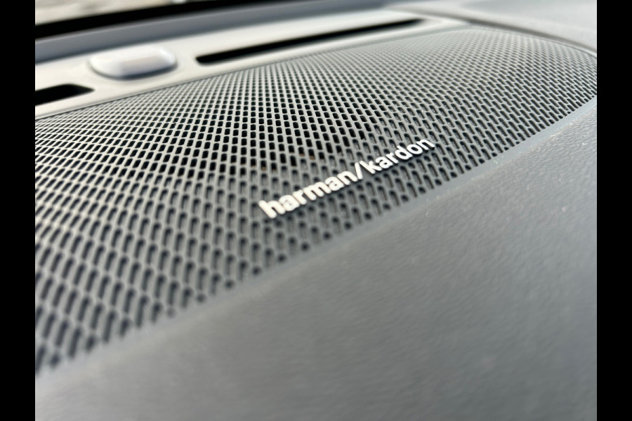 Volvo XC40 Recharge P8 AWD R-Design Panoramadak Vol Leder 92% SOH NL-Auto Rijklaarprijs!