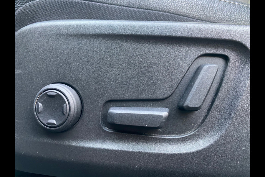 Volvo XC40 Recharge P8 AWD R-Design Panoramadak Vol Leder 92% SOH NL-Auto Rijklaarprijs!