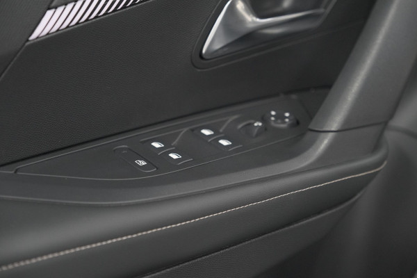Peugeot 2008 PureTech 100 Allure | Camera | Navigatie | Parkeersensoren | Apple Carplay