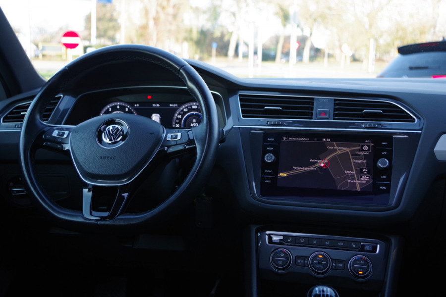 Volkswagen Tiguan 1.4 TSI R-Line Comfortline, Panoramadak, Digitale Cockpit, LED, Stoelverwarming,