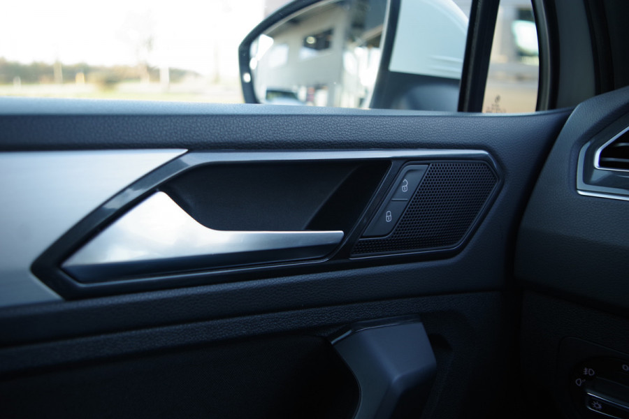 Volkswagen Tiguan 1.4 TSI R-Line Comfortline, Panoramadak, Digitale Cockpit, LED, Stoelverwarming,
