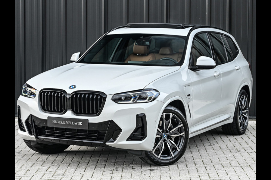 BMW X3 xDrive30e High Executive | PANORAMADAK | HEAD-UP | CAMERA | BLIS | STOELVERWARMING | BMW LASER | HIFI | AMBIANCE SFEER VERLICHTI