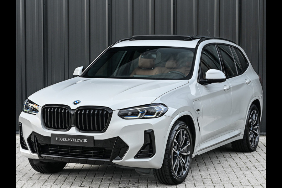 BMW X3 xDrive30e High Executive | PANORAMADAK | HEAD-UP | CAMERA | BLIS | STOELVERWARMING | BMW LASER | HIFI | AMBIANCE SFEER VERLICHTI