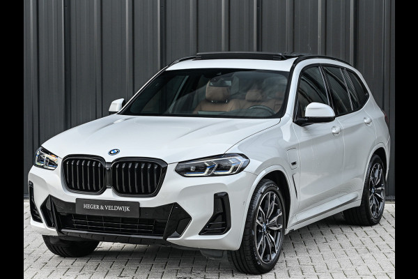 BMW X3 xDrive30e High Executive | PANORAMADAK | HEAD-UP | CAMERA | BLIS | STOELVERWARMING | BMW LASER | HIFI | AMBIANCE SFEER VERLICHTI
