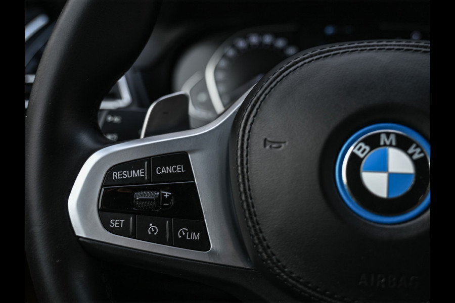 BMW X3 xDrive30e High Executive | PANORAMADAK | HEAD-UP | CAMERA | BLIS | STOELVERWARMING | BMW LASER | HIFI | AMBIANCE SFEER VERLICHTI