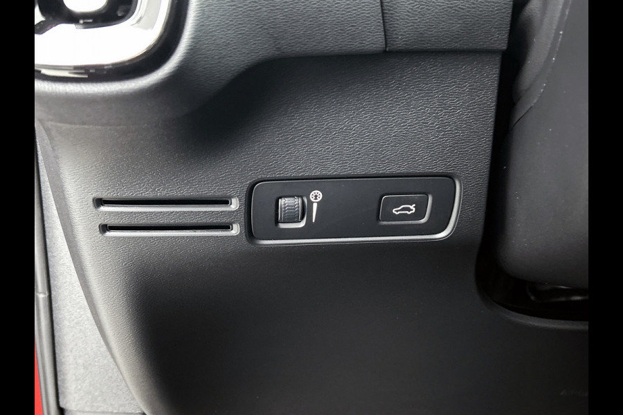 Volvo XC40 2.0 B4 R-Design (Goed OnderH, Camera, Navi, StoelV, Harman/ Kardon, PDC V+A, Etc)
