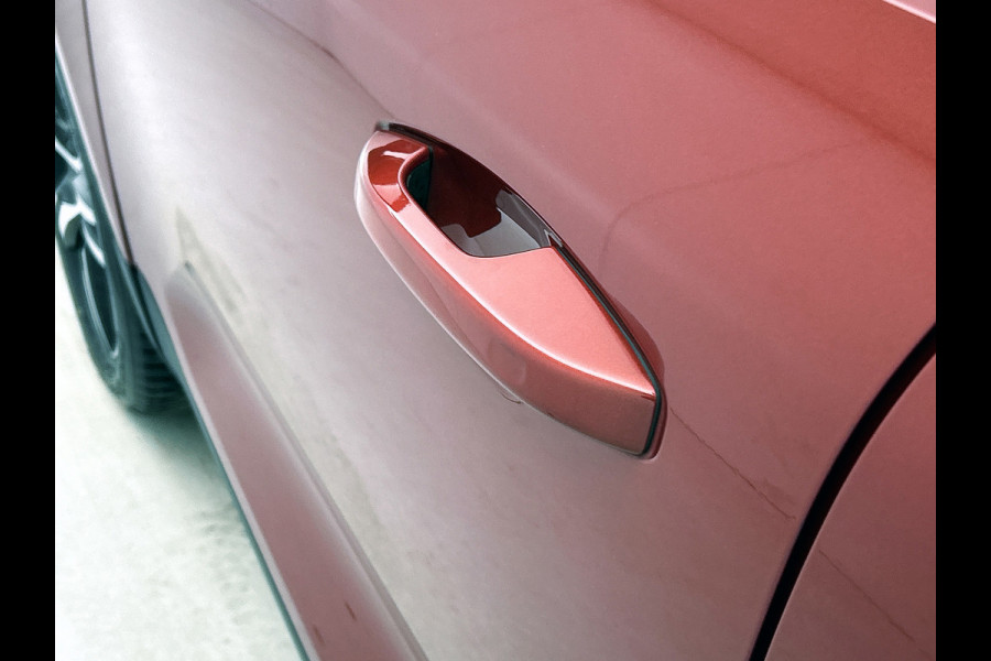 Volvo XC40 2.0 B4 R-Design (Goed OnderH, Camera, Navi, StoelV, Harman/ Kardon, PDC V+A, Etc)