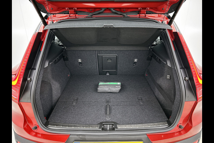 Volvo XC40 2.0 B4 R-Design (Goed OnderH, Camera, Navi, StoelV, Harman/ Kardon, PDC V+A, Etc)