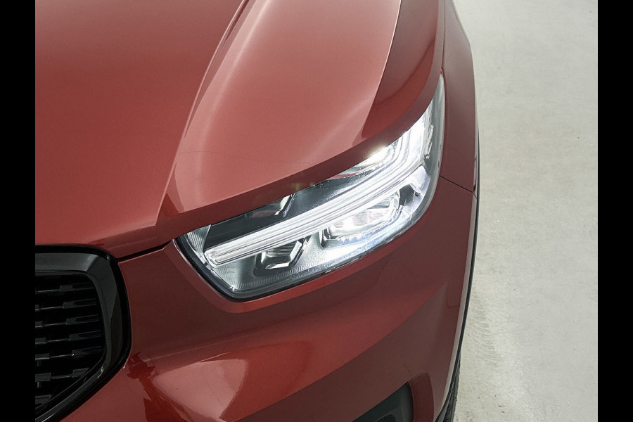 Volvo XC40 2.0 B4 R-Design (Goed OnderH, Camera, Navi, StoelV, Harman/ Kardon, PDC V+A, Etc)