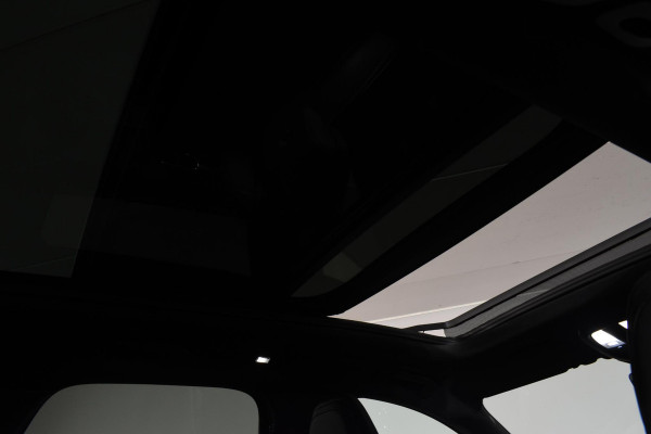 Volvo XC60 T6 350PK Automaat Plug-in hybrid AWD Plus Dark / Panoramadak / Harman Kardon / Luchtvering / 360 camera / Sport stoelen / 21'' velgen / NIEUWPRIJS EUR 81.500,-