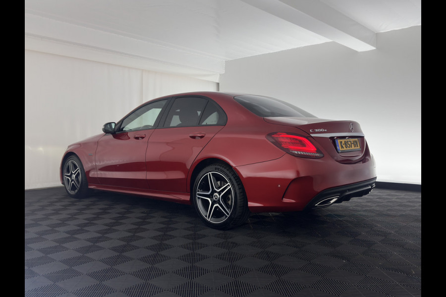 Mercedes-Benz C-Klasse 300 e Business Solution AMG Limited (INCL.BTW) *FULL-LEATHER | FULL-LED | BURMESTER | AMBIENT-LIGHT | BLIND-SPOT | HEATED-SPORTSEATS | DIGI-COCKPIT | NAVI-FULLMAP | CAMERA | DAB+ | 18''ALU*