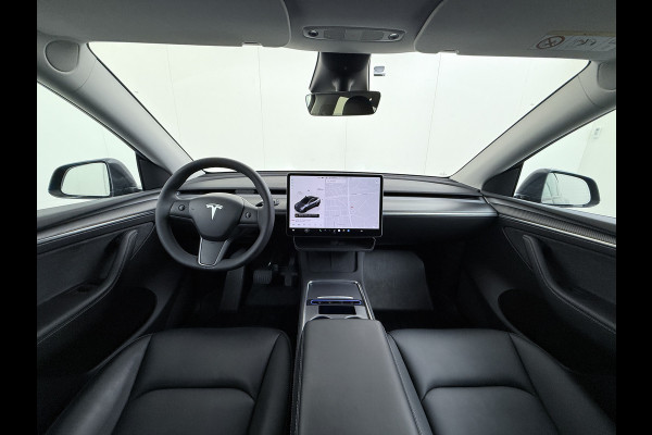 Tesla Model Y RWD 60kWh LFP-Accu S.O.H. 96% Trekhaak Warmtepomp Lmv 20" Ambient Interieur Verlichting Adap.Cruise Navi Ecc Camera's Panoramada Autopilot Stoel+Stuur+Achterbank Verwarming Elek.Achterklep Dodehoek detector Draadloze telefoonlader Origineel Nederlandse Auto 1.600KG Trekgewicht