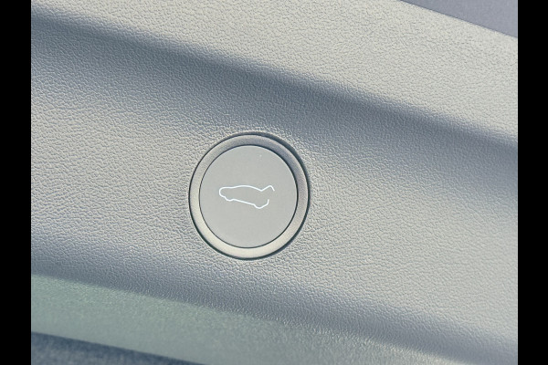 Tesla Model Y RWD 60kWh LFP-Accu S.O.H. 96% Trekhaak Warmtepomp Lmv 20" Ambient Interieur Verlichting Adap.Cruise Navi Ecc Camera's Panoramada Autopilot Stoel+Stuur+Achterbank Verwarming Elek.Achterklep Dodehoek detector Draadloze telefoonlader Origineel Nederlandse Auto 1.600KG Trekgewicht