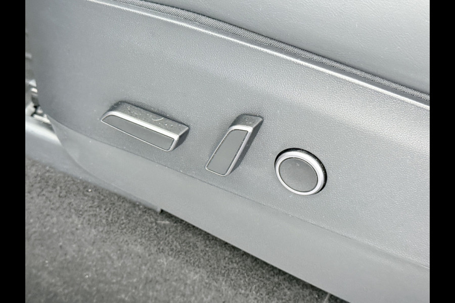 Tesla Model Y RWD 60kWh LFP-Accu S.O.H. 96% Trekhaak Warmtepomp Lmv 20" Ambient Interieur Verlichting Adap.Cruise Navi Ecc Camera's Panoramada Autopilot Stoel+Stuur+Achterbank Verwarming Elek.Achterklep Dodehoek detector Draadloze telefoonlader Origineel Nederlandse Auto 1.600KG Trekgewicht