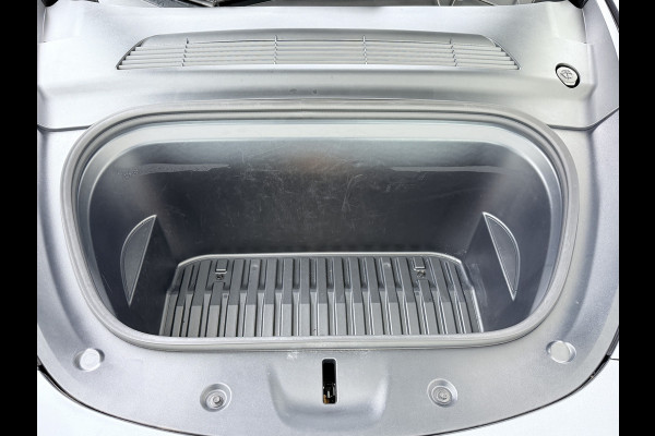 Tesla Model Y RWD 60kWh LFP-Accu S.O.H. 96% Trekhaak Warmtepomp Lmv 20" Ambient Interieur Verlichting Adap.Cruise Navi Ecc Camera's Panoramada Autopilot Stoel+Stuur+Achterbank Verwarming Elek.Achterklep Dodehoek detector Draadloze telefoonlader Origineel Nederlandse Auto 1.600KG Trekgewicht