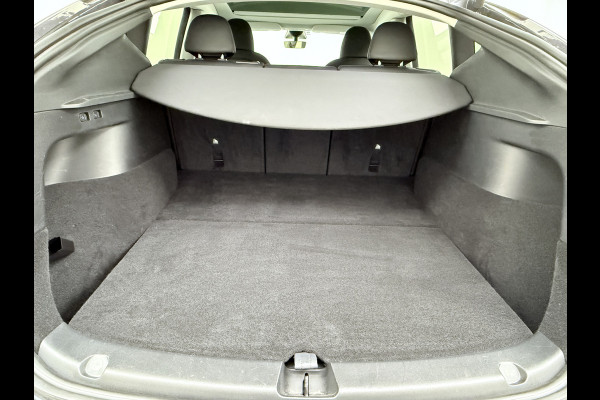 Tesla Model Y RWD 60kWh LFP-Accu S.O.H. 96% Trekhaak Warmtepomp Lmv 20" Ambient Interieur Verlichting Adap.Cruise Navi Ecc Camera's Panoramada Autopilot Stoel+Stuur+Achterbank Verwarming Elek.Achterklep Dodehoek detector Draadloze telefoonlader Origineel Nederlandse Auto 1.600KG Trekgewicht