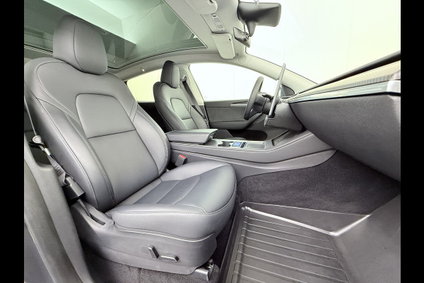 Tesla Model Y RWD 60kWh LFP-Accu S.O.H. 96% Trekhaak Warmtepomp Lmv 20" Ambient Interieur Verlichting Adap.Cruise Navi Ecc Camera's Panoramada Autopilot Stoel+Stuur+Achterbank Verwarming Elek.Achterklep Dodehoek detector Draadloze telefoonlader Origineel Nederlandse Auto 1.600KG Trekgewicht