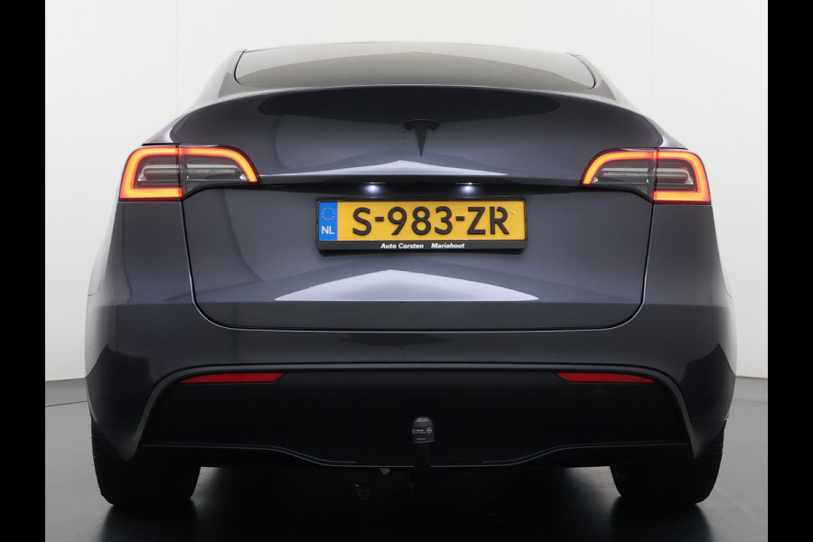 Tesla Model Y RWD 60kWh LFP-Accu S.O.H. 96% Trekhaak Warmtepomp Lmv 20" Ambient Interieur Verlichting Adap.Cruise Navi Ecc Camera's Panoramada Autopilot Stoel+Stuur+Achterbank Verwarming Elek.Achterklep Dodehoek detector Draadloze telefoonlader Origineel Nederlandse Auto 1.600KG Trekgewicht