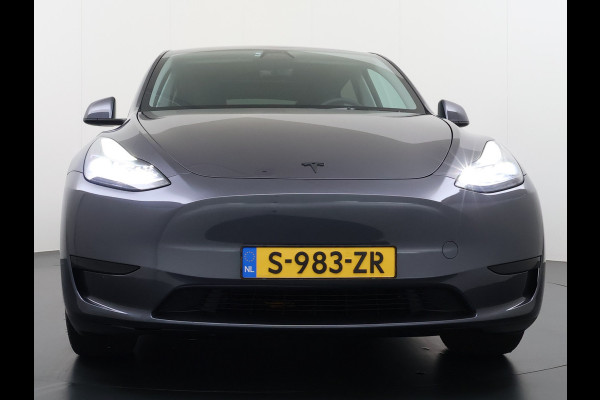 Tesla Model Y RWD 60kWh LFP-Accu S.O.H. 96% Trekhaak Warmtepomp Lmv 20" Ambient Interieur Verlichting Adap.Cruise Navi Ecc Camera's Panoramada Autopilot Stoel+Stuur+Achterbank Verwarming Elek.Achterklep Dodehoek detector Draadloze telefoonlader Origineel Nederlandse Auto 1.600KG Trekgewicht