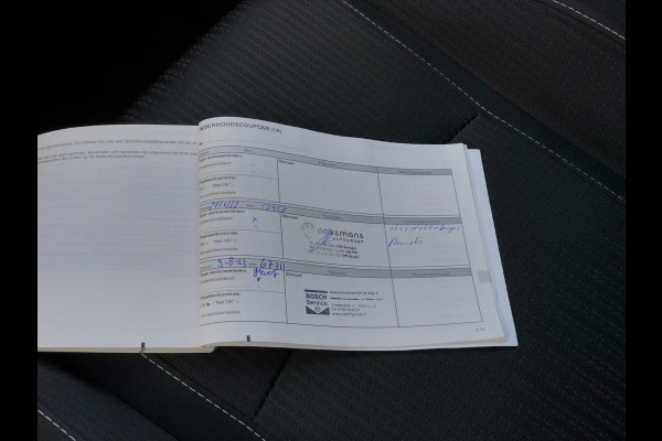 Renault MEGANE Estate 1.3 TCe Limited | Groot Navi, Camera, Cruise, Clima, DAB, Trekhaak | Goed onderhouden |