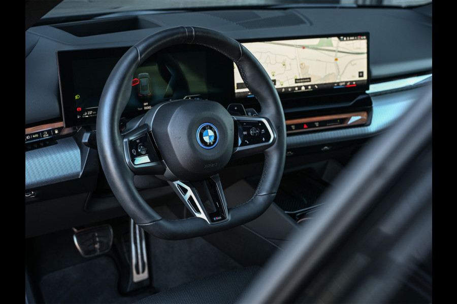 BMW 5 Serie Touring 530e XDRIVE | SHADOW LINE | M-SPORT | COMFORT ACCESS | BOWERS & WILKINS | STUUR- EN STOELVERWARMING | ICONIC GRILL | ACT