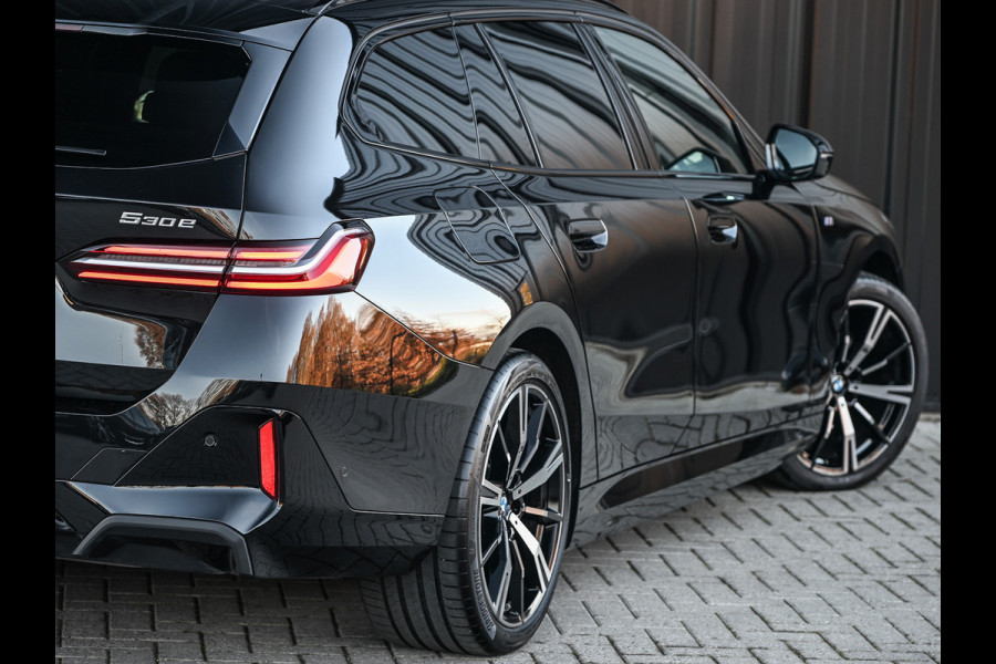 BMW 5 Serie Touring 530e XDRIVE | SHADOW LINE | M-SPORT | COMFORT ACCESS | BOWERS & WILKINS | STUUR- EN STOELVERWARMING | ICONIC GRILL | ACT