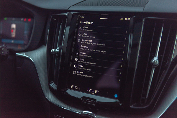 Volvo XC60 T6 Aut. LongRange Core Bright Leder Panoramadak 350pk