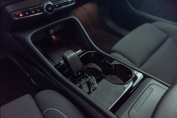 Volvo XC40 Recharge Aut. Luxe Stoelen Parkeercamera Stoelverwarming 231pk