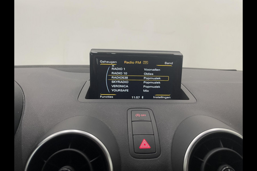 Audi A1 Sportback 1.0 TFSI 5 Deurs Navigatie Parkeersensoren voor+achter Clima Bluetooth Cruise Control Afwijkende dakkleur  Nette auto!