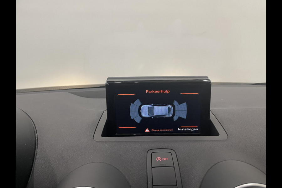 Audi A1 Sportback 1.0 TFSI 5 Deurs Navigatie Parkeersensoren voor+achter Clima Bluetooth Cruise Control Afwijkende dakkleur  Nette auto!