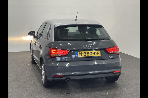 Audi A1 Sportback 1.0 TFSI 5 Deurs Navigatie Parkeersensoren voor+achter Clima Bluetooth Cruise Control Afwijkende dakkleur  Nette auto!