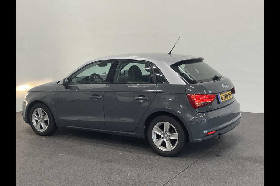 Audi A1 Sportback 1.0 TFSI 5 Deurs Navigatie Parkeersensoren voor+achter Clima Bluetooth Cruise Control Afwijkende dakkleur  Nette auto!