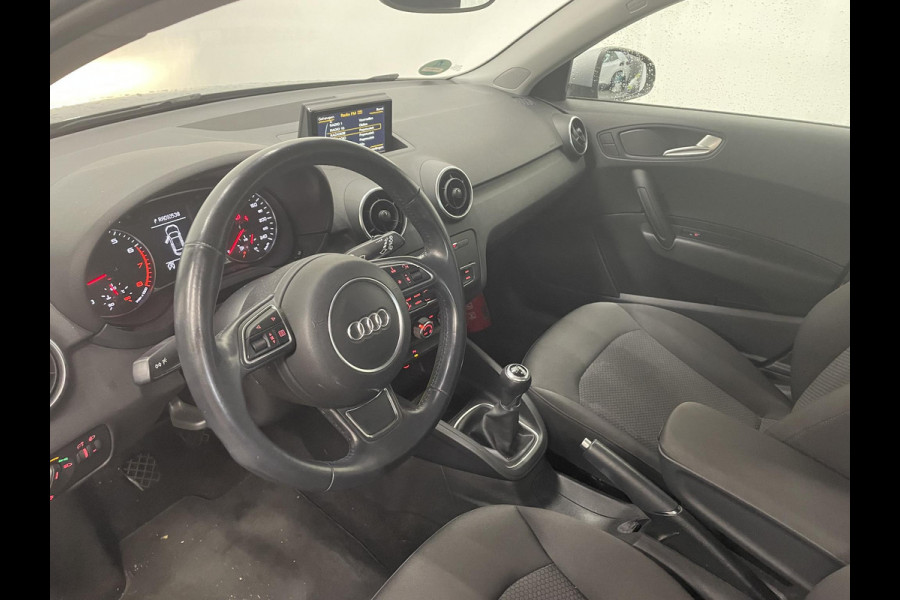 Audi A1 Sportback 1.0 TFSI 5 Deurs Navigatie Parkeersensoren voor+achter Clima Bluetooth Cruise Control Afwijkende dakkleur  Nette auto!