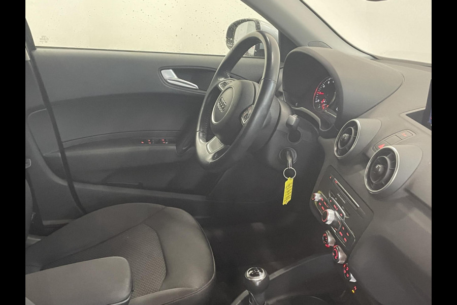 Audi A1 Sportback 1.0 TFSI 5 Deurs Navigatie Parkeersensoren voor+achter Clima Bluetooth Cruise Control Afwijkende dakkleur  Nette auto!