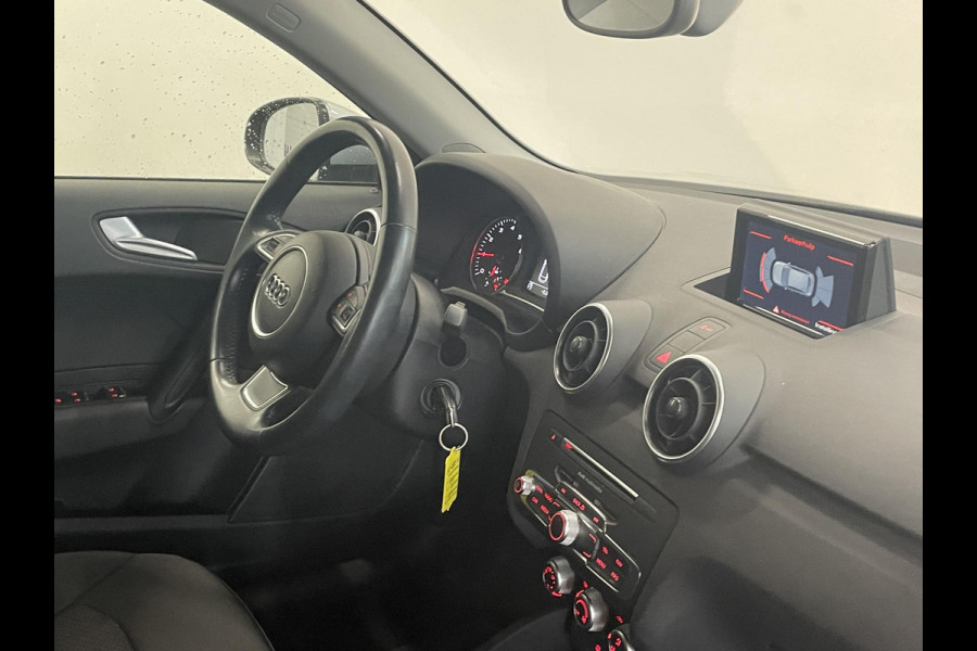 Audi A1 Sportback 1.0 TFSI 5 Deurs Navigatie Parkeersensoren voor+achter Clima Bluetooth Cruise Control Afwijkende dakkleur  Nette auto!